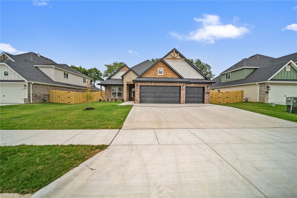 1400 Josephine Drive, Centerton, AR 72719