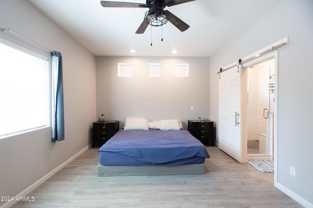 533 W HARWELL Road, Phoenix, AZ 85041