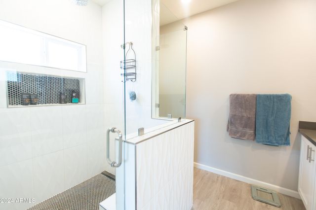 533 W HARWELL Road, Phoenix, AZ 85041