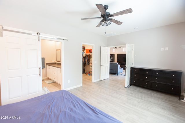 533 W HARWELL Road, Phoenix, AZ 85041