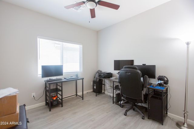 533 W HARWELL Road, Phoenix, AZ 85041