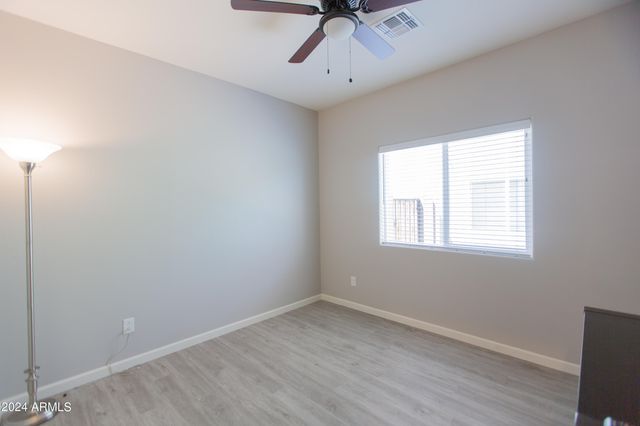 533 W HARWELL Road, Phoenix, AZ 85041