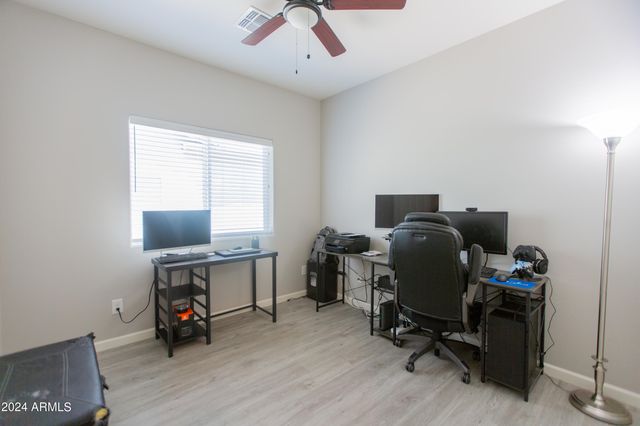 533 W HARWELL Road, Phoenix, AZ 85041