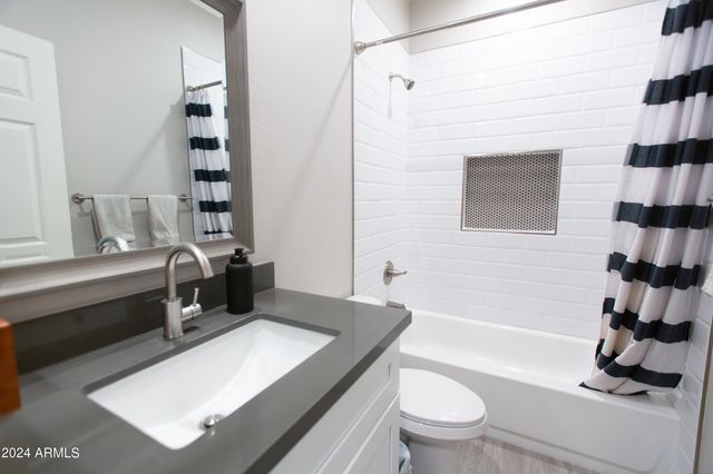533 W HARWELL Road, Phoenix, AZ 85041