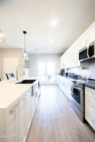 533 W HARWELL Road, Phoenix, AZ 85041