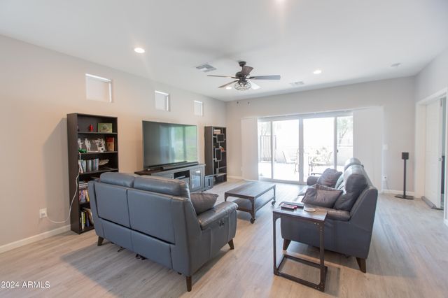 533 W HARWELL Road, Phoenix, AZ 85041