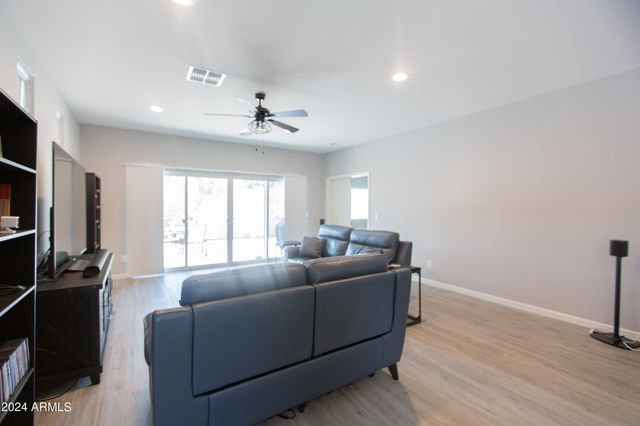 533 W HARWELL Road, Phoenix, AZ 85041