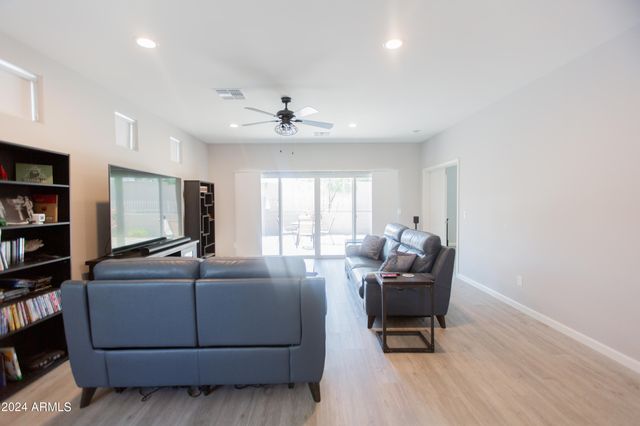 533 W HARWELL Road, Phoenix, AZ 85041