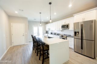 533 W HARWELL Road, Phoenix, AZ 85041