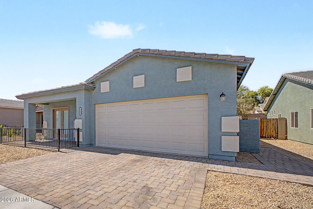 533 W HARWELL Road, Phoenix, AZ 85041 — photo 2