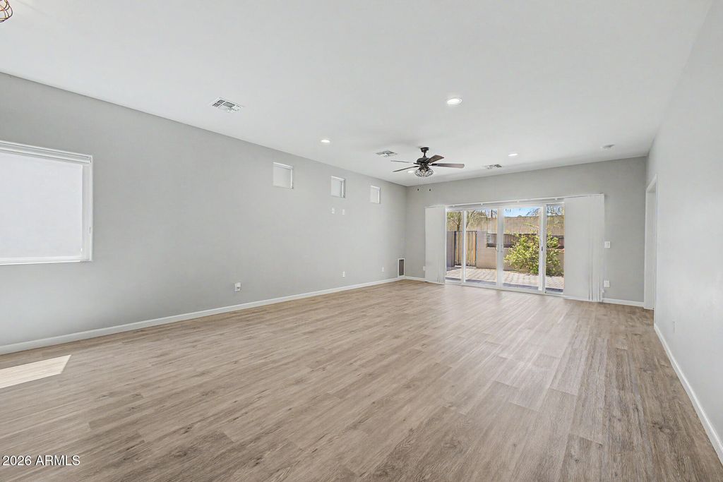 533 W HARWELL Road, Phoenix, AZ 85041 — photo 5