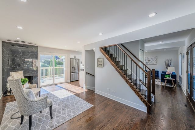 380 Ventura Club Drive, Roselle, IL 60172