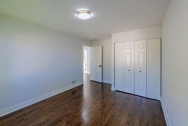 380 Ventura Club Drive, Roselle, IL 60172