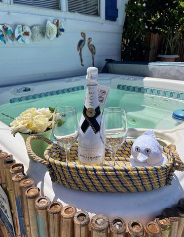 8 Grassy Rd, Key Largo, FL 33037