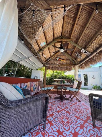 8 Grassy Rd, Key Largo, FL 33037