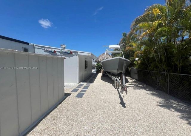 8 Grassy Rd, Key Largo, FL 33037