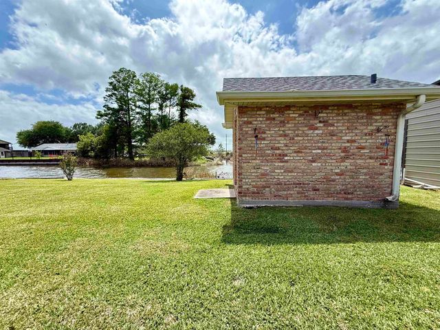 213 Presque Isle Drive, Houma, LA 70360