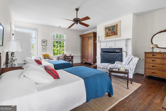 140 Habersham Street, Savannah, GA 31401