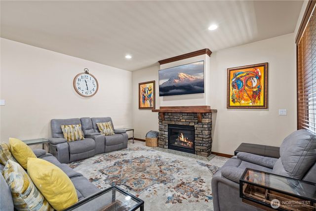 23890 SE 286th Place, Maple Valley, WA 98038