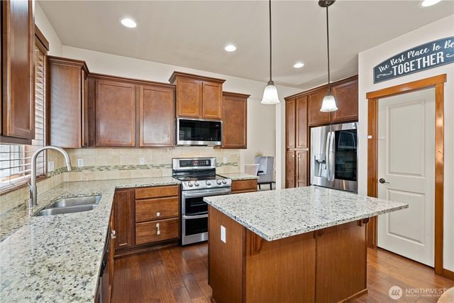 23890 SE 286th Place, Maple Valley, WA 98038