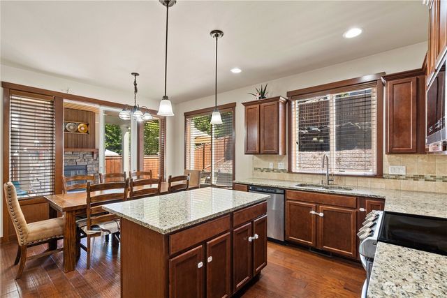 23890 SE 286th Place, Maple Valley, WA 98038