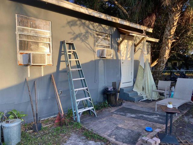 918 N 10th Street, Fort Pierce, FL 34950