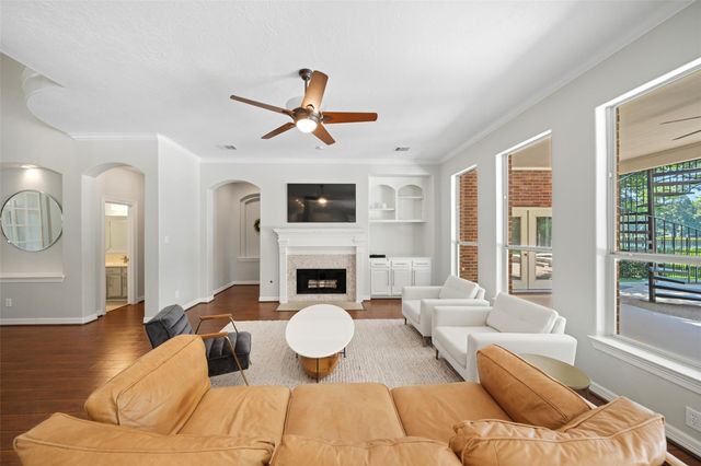 2302 Legends Shore Drive, Spring, TX 77386