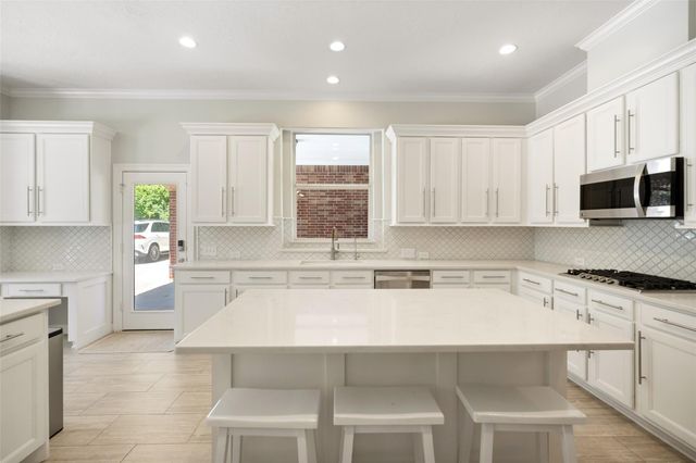 2302 Legends Shore Drive, Spring, TX 77386