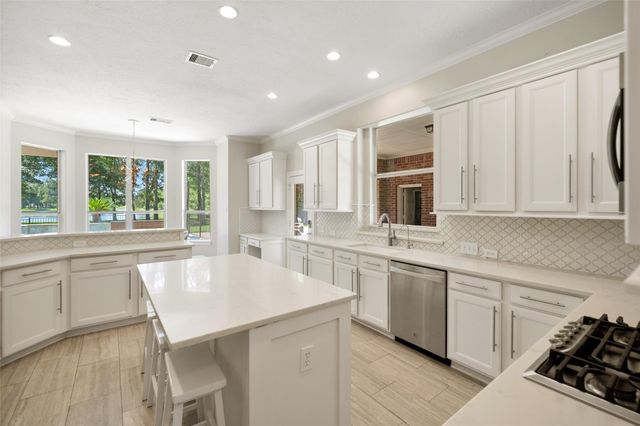 2302 Legends Shore Drive, Spring, TX 77386