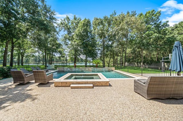 2302 Legends Shore Drive, Spring, TX 77386