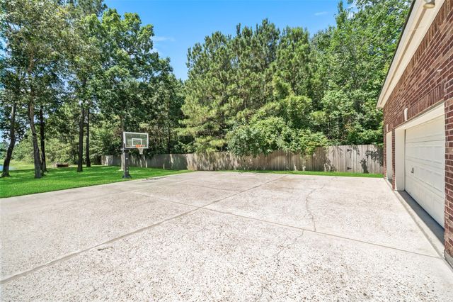 2302 Legends Shore Drive, Spring, TX 77386