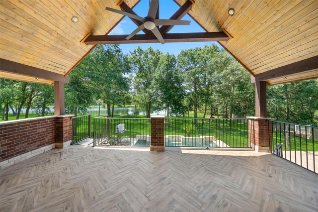 2302 Legends Shore Drive, Spring, TX 77386
