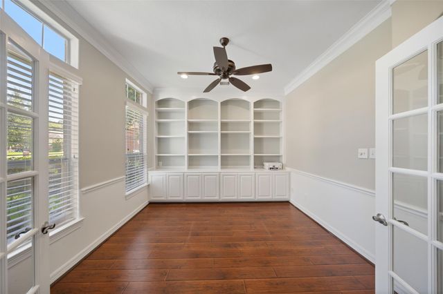 2302 Legends Shore Drive, Spring, TX 77386