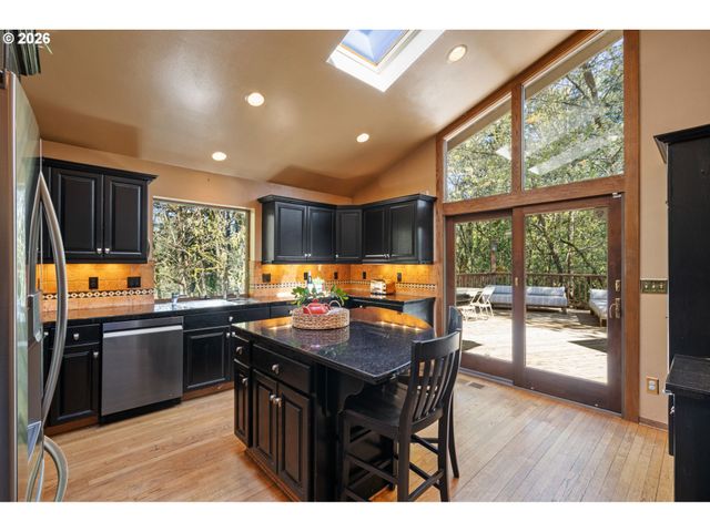 2637 Sw PATTON Ct, Portland, OR 97201