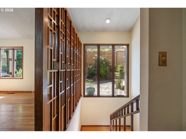 2637 Sw PATTON Ct, Portland, OR 97201