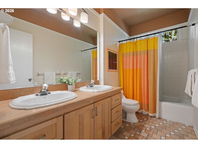 2637 Sw PATTON Ct, Portland, OR 97201