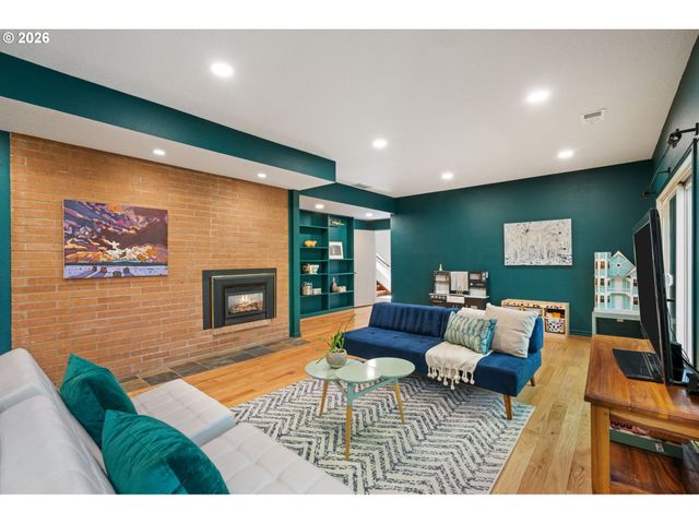 2637 Sw PATTON Ct, Portland, OR 97201