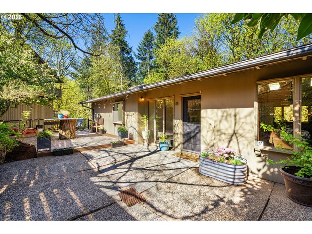 2637 Sw PATTON Ct, Portland, OR 97201