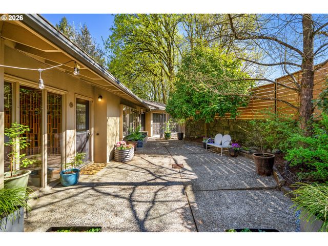 2637 Sw PATTON Ct, Portland, OR 97201