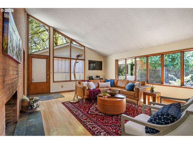 2637 Sw PATTON Ct, Portland, OR 97201