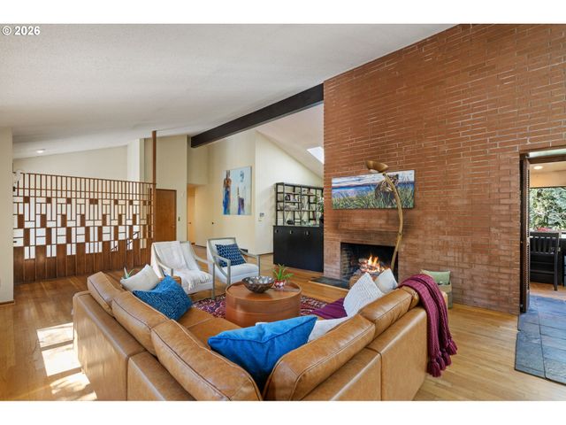 2637 Sw PATTON Ct, Portland, OR 97201