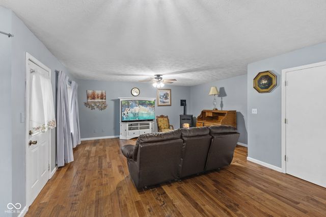 1200 Breaside Court, Greenwood, IN 46143