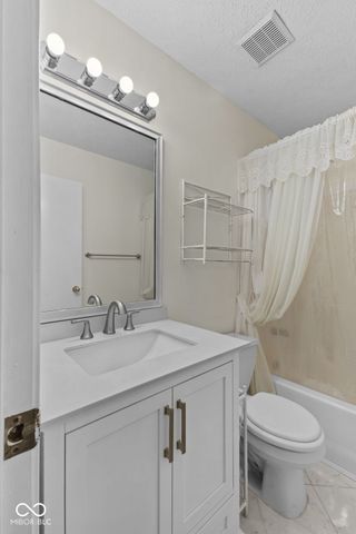 1200 Breaside Court, Greenwood, IN 46143
