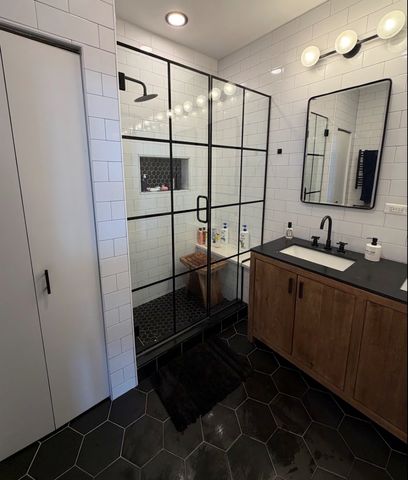 17 N Loomis Street 4H, Chicago, IL 60607