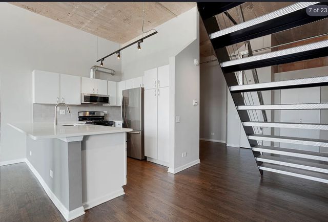 17 N Loomis Street 4H, Chicago, IL 60607