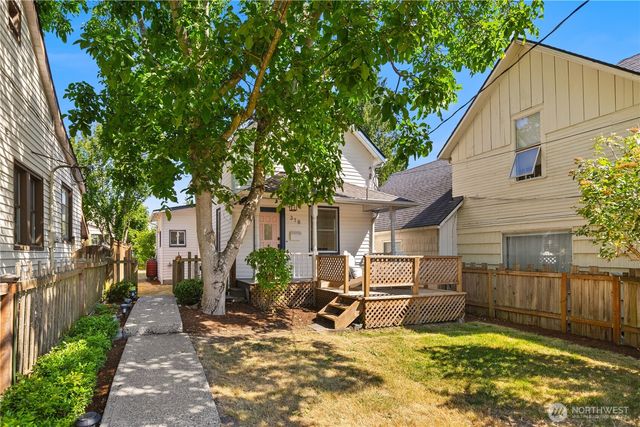 318 N 71st Street, Seattle, WA 98103