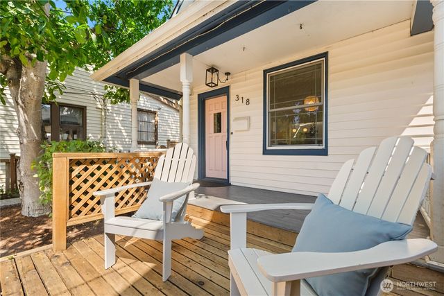 318 N 71st Street, Seattle, WA 98103