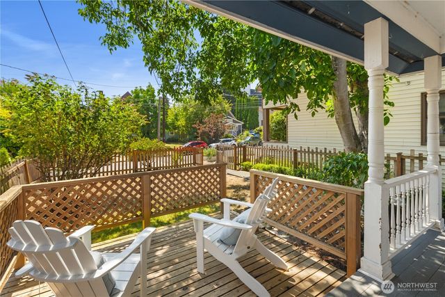 318 N 71st Street, Seattle, WA 98103