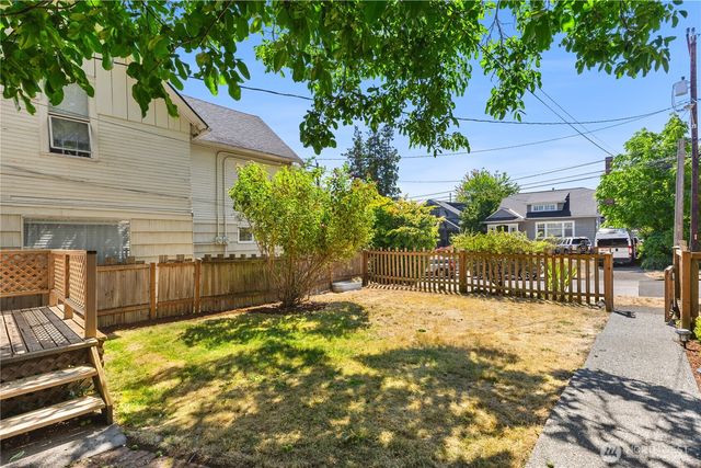 318 N 71st Street, Seattle, WA 98103
