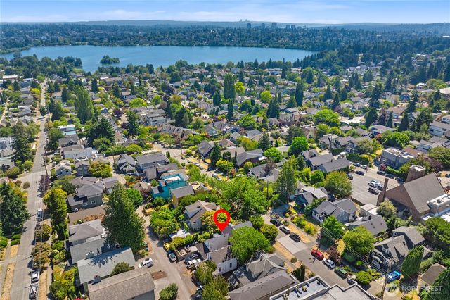 318 N 71st Street, Seattle, WA 98103